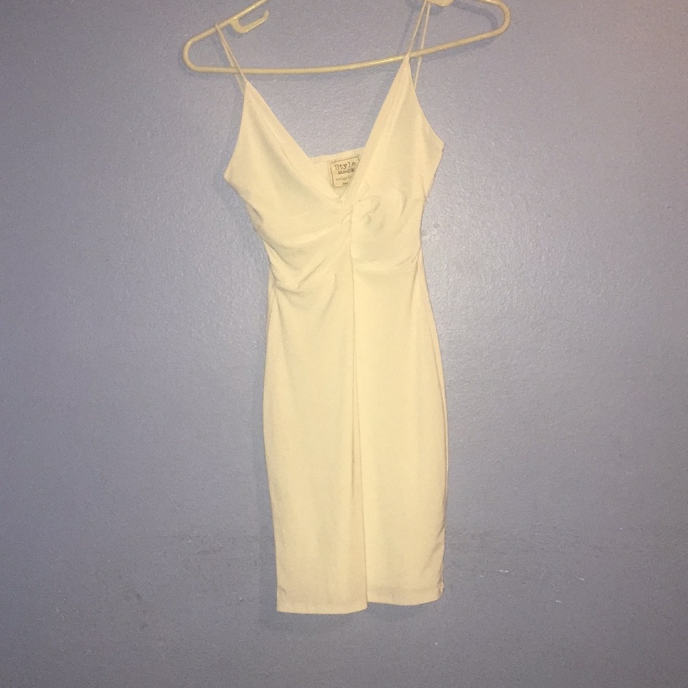 Cute body fitting brand new forever 21white dress